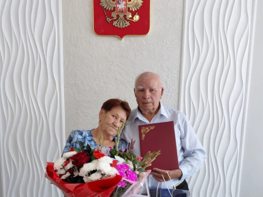 ​Трое детей, семеро внуков и четверо правнуков: главное богатство золотых юбиляров Евсеевых